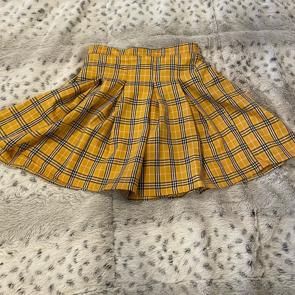 Yellow, plaid high waisted skirt. Only been worn once!
